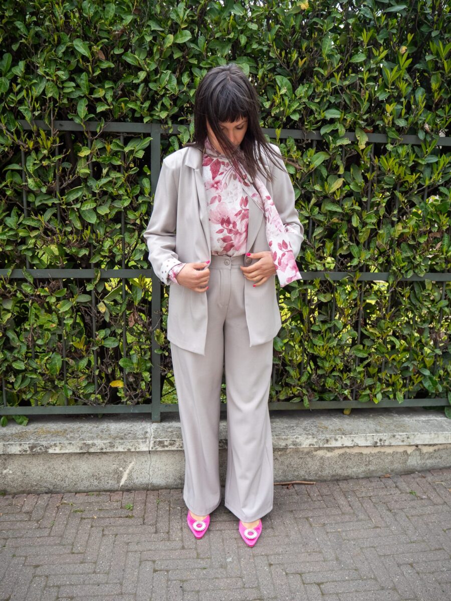 Tailleur Tortora con dettagli a Pois Tg M - immagine 4