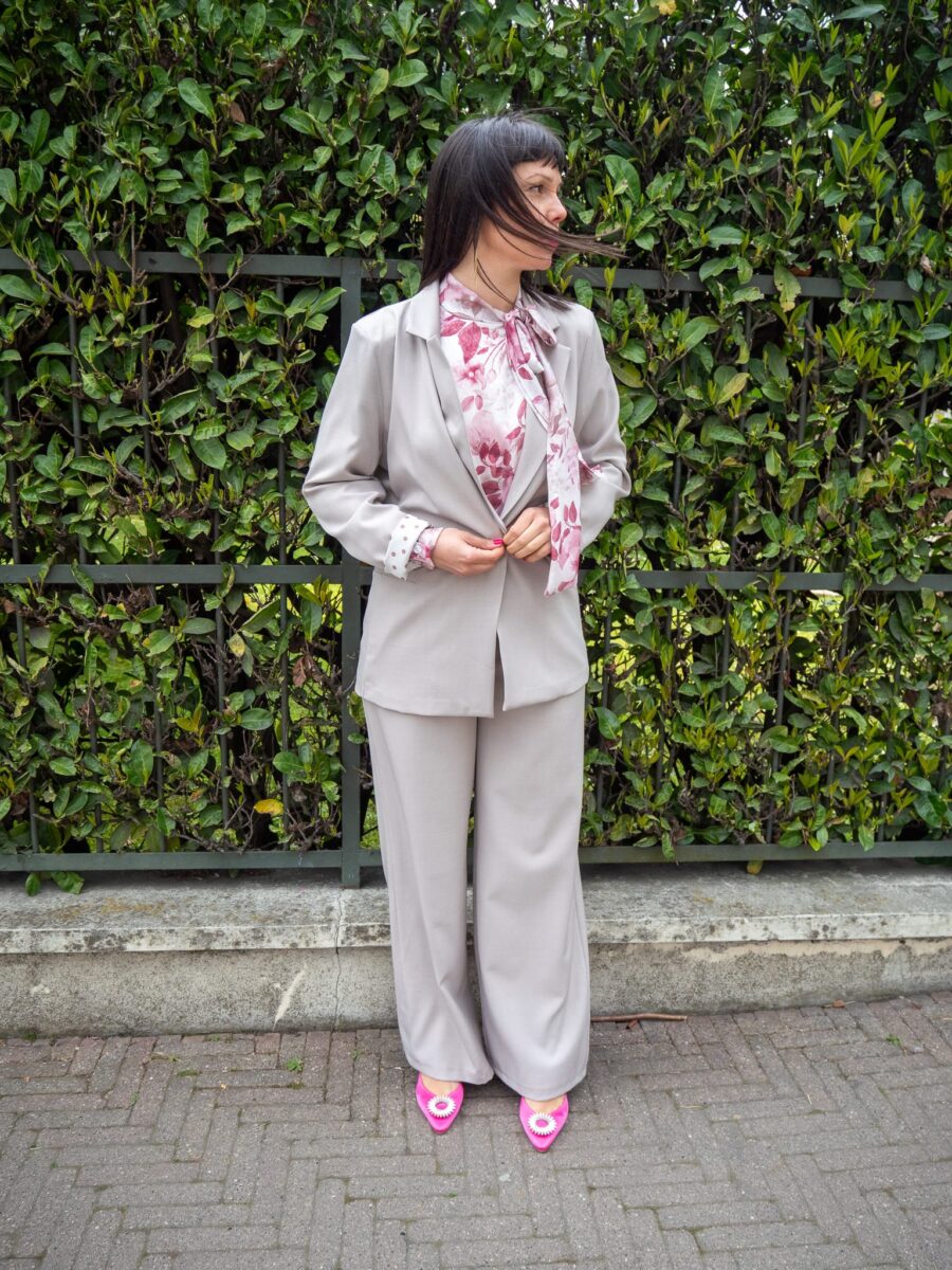 Tailleur Tortora con dettagli a Pois Tg M - immagine 3